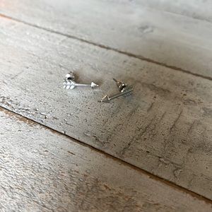 Silver arrow studs